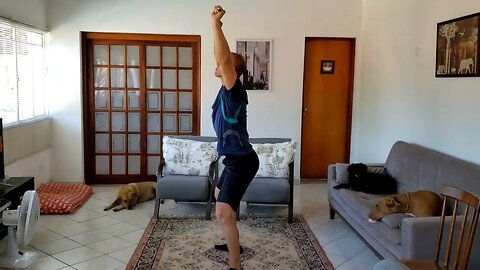 Exercício em casa: Agachamento braços acima da cabeça | Exercise at home: Squats arms overhead