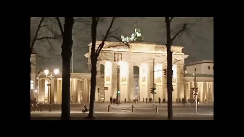 Am Brandenburger Tor (leider zum Teil ohne Ton!)