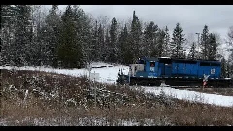 Freight Train Racing Traffic South Along Highway 141 Finds Bad Track? #trains | Jason Asselin