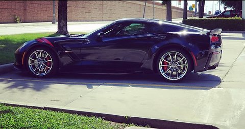 Corvette doing Doughnuts