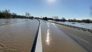 Un barrage défaillant entraîne de sévères inondations