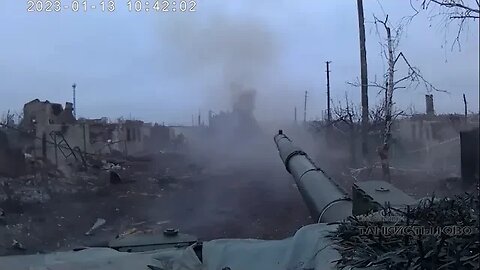 Russian T-90M Proryv firing on Ukrainian observation post