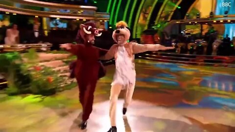 Video: Strictly viewers slam Richie and Giovanni's Lion King costumes