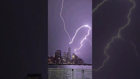 LIGHTNING - ONE WORLD TRADE CENTER