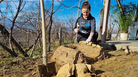 Become a Master Chef by Building a Primitive Mud Oven and Cooking a Delicious Albanian Leek Pie