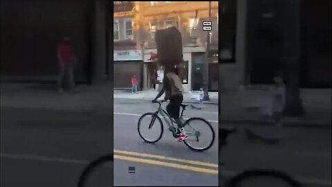 Watch The Time Brooklynn Cyclist Amazes With Suitcase on His Head #shorts #weirdnews