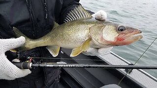 How To Use Blade Baits To Jig For Walleye (Walleye Fishing Tips & TRICKS!)