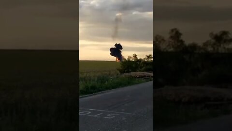A flaming Su-35 fighter jet circled to the ground and exploded near Kherson...