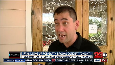 Fans show up for Garth Brooks