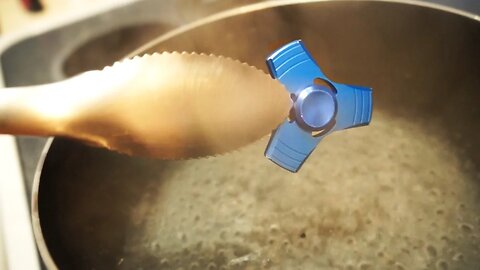Don't Boil Your Fidget Spinner in Water! YOU HAVE TO SEE THIS!!!