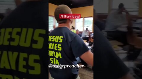 WATCH THESE CHRISTIANS SING PRAISES TO GOD AT A GOLDEN CORRAL IN SMYRNA, GA