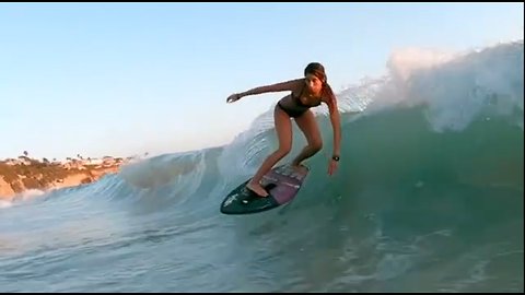 Surfs Up! 💦 South Laguna - California, USA 🇺🇸