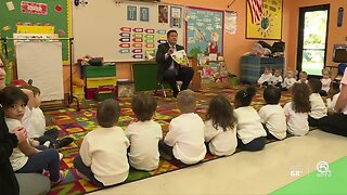 WPTV anchor Mike Trim gets students excited about reading