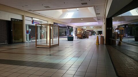 DERELICT - A Visit to The Orchards Mall (MI)