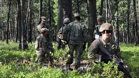 Army Field Band trains in movement lanes