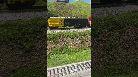 N Scale GP40s throttling up to pull a hill