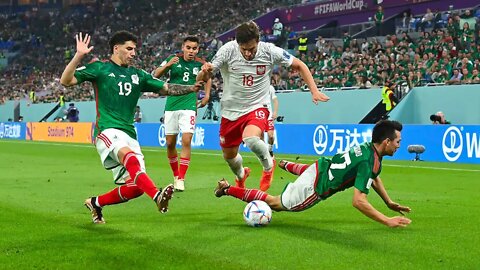 Mexico and Poland draw and miss a chance to gain the upper hand in their group. méxico - polonia