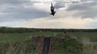 Mountain biker shows very impressive trick
