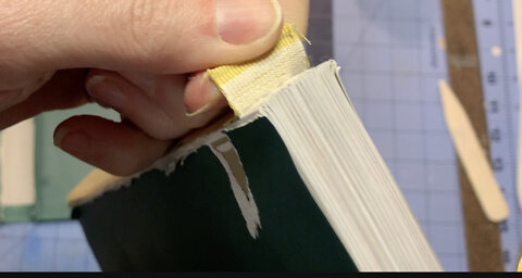 Episode 167 - Junk Journal with Daffodils Galleria - Gutting and Using a NEW Book!