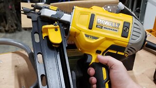 loading and unloading the dewalt nailer #short