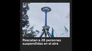 Rescatan a 28 personas que quedaron atrapadas en una atracción de un parque de diversiones