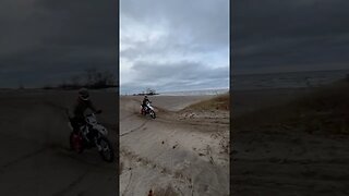 E-BIKE SAND JUMP