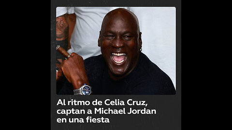 La estrella de básquetbol Michael Jordan fue captado bailando al ritmo de Celia Cruz