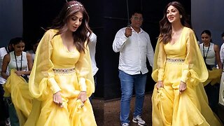 Mera Dress Kharab...Shilpa Shetty AVOIDS Posing For Paps On The Road 📸 🔥💃❤️