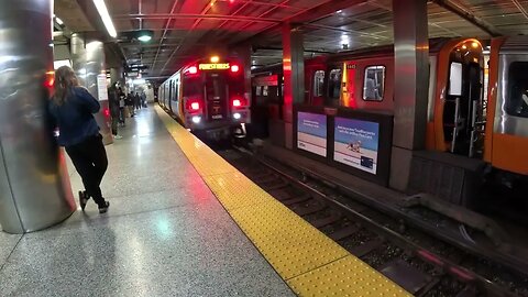 Nice Close View ORANGE LINE T MBTA North Station Boston 4K Vlog Living 🚅🚉🚆🚄⚡🌎