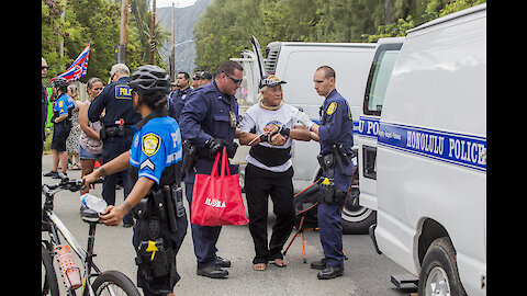 Honolulu police arrest over 2 dozen protesting Sherwood Forest plan at Waimanalo Beach Park
