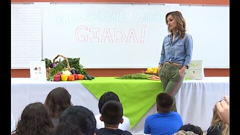 Giada shares 'snacks in the garden' with local elementary school students