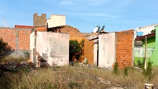 Oque sobrou de uma casa que pegou fogo agora abandonado