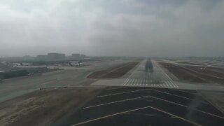 Landing in LAX Runway 25L - B747-400