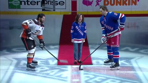 New York Governor Hochul booed at Rangers Game 🤣🤣🤣