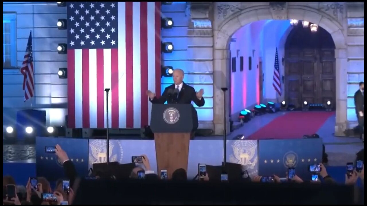 Audience Laughs At Biden When He Tells Them To Sit (There Are No Seats)