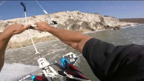 A adrenalina de praticar kitesurf na primeira pessoa!