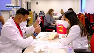 Kansas City University medical students give vaccine clinics a boost