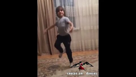 Маленький мальчик круто танцует Ислам Итляшев - Салам Алейкум #shorts