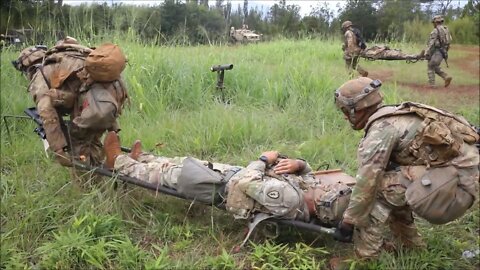 25th ID Soldiers Perform Combat Life-Saving Training