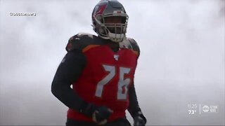 Bucs tackle Donovan Smith eager to block for Tom Brady