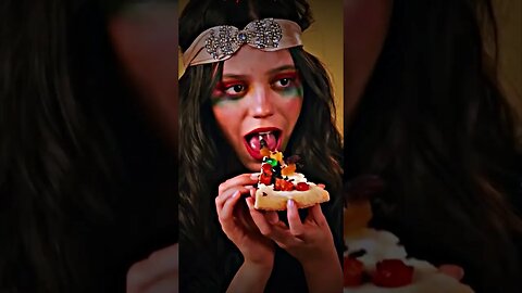 Jenna Ortega tries pizza mukbang! #shorts