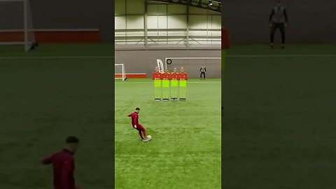 PRECISION FREEKICK OVER VIRGIL VAN DIJK WALL 🎯 *Jump Height* #Shorts