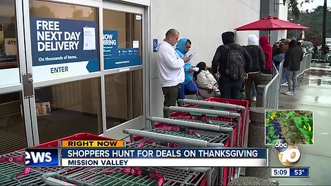 Rain makes for light crowds during Thanksgiving sales