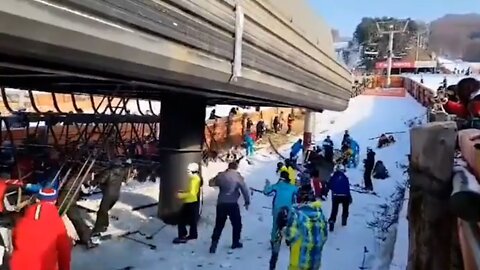 Ski lift mishap in Pocheon causes many skiers to jump