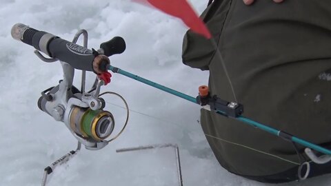 MidWest Outdoors TV #1760 - Tip on Ice Tip-up Rod & Reel Combos.