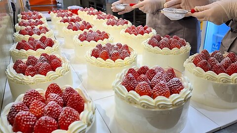 Amazing trendy strawberry cake - Korean food