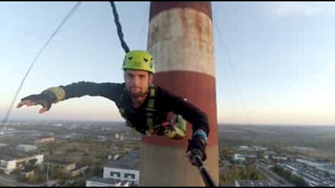 Vanvittig strikkhopp på 119 meter i Ukrania