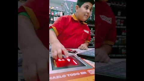 Niño del Oxxo Viral MMMMM* (Video Completo)
