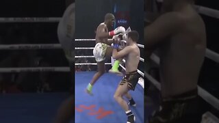 Muay Thai 🔥🔥 #shorts #youtubeshorts #saintpee #viral #shortsfeed #mma #muaythai