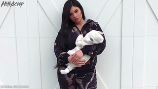 Kylie Jenner Quickly DELETES Tweet Revealing Her Pregnancy Weight Gain, Internet Goes CRAZY!